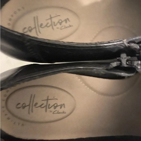 Clarks Collection Emslie Warren Soft Cushion Womens Bootie Size 7.5 M Black - Picture 9 of 11